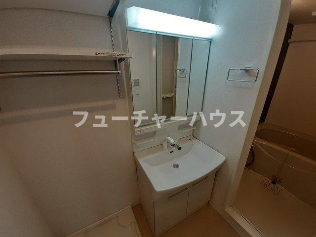 洗面設備　スペースが確保できる洗面所です