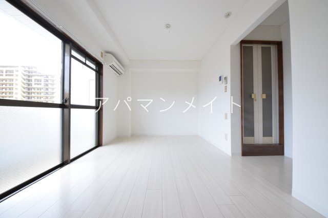 その他部屋・スペース　落ち着いた色調の寝室です