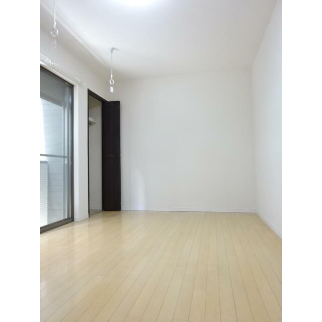 居室・リビング　※同間取り101号室の写真です