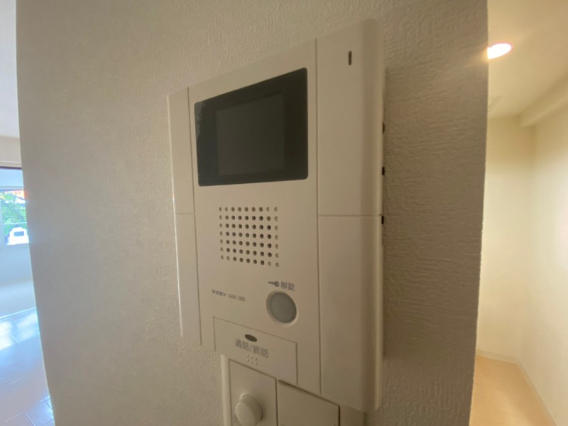 セキュリティ　ＴＶモニター付インターホンです。来客者の顔が見えるので安心！