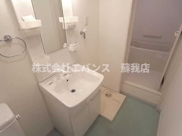 洗面設備　使いやすい独立洗面台です