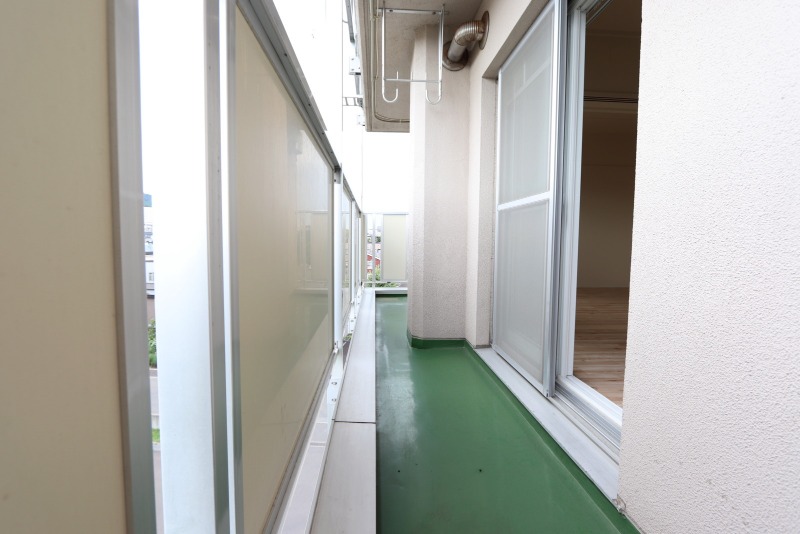 バルコニー　広々バルコニー付きです！