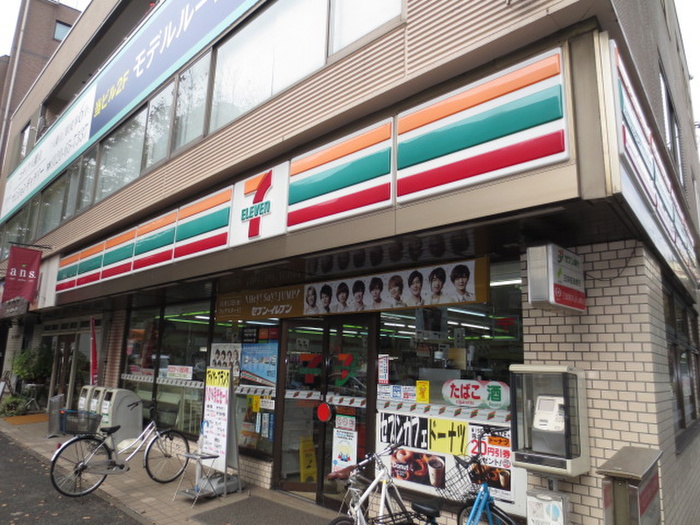 コンビニ　セブンイレブン（コンビニ）まで135m