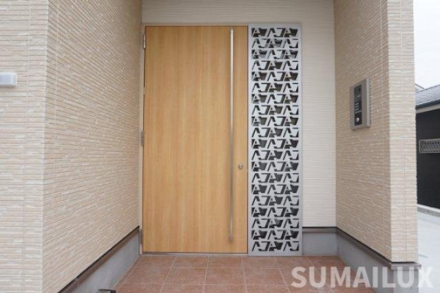 エントランス　同施工会社の類似の画像となります