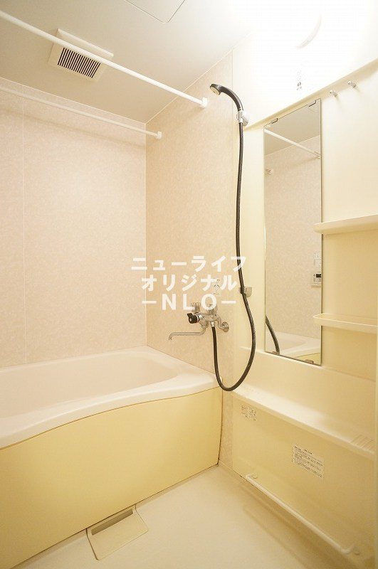 バス・シャワールーム　追い焚き機能付きの浴室です☆