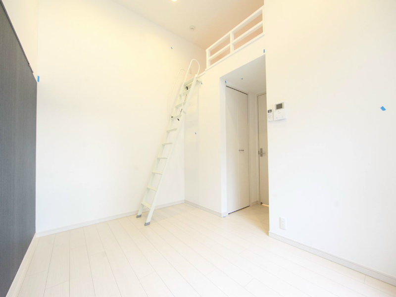 居室・リビング　洋室5.7帖　ロフト5.6帖（収納でもお部屋でも使えます）