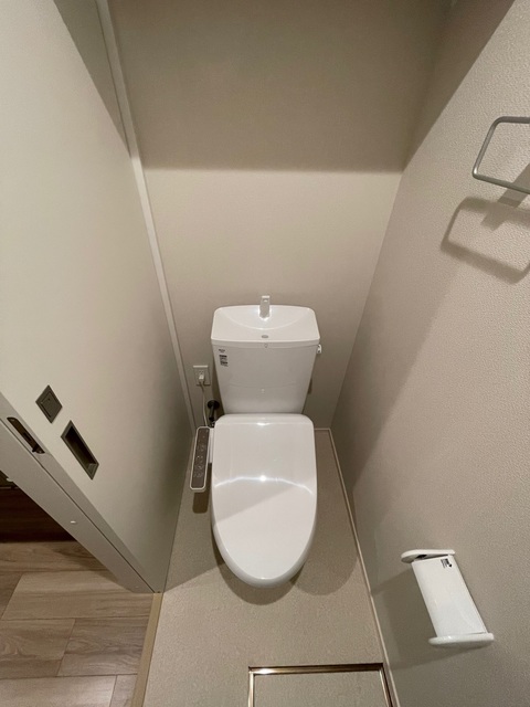 トイレ　トイレは嬉しい温水洗浄便座