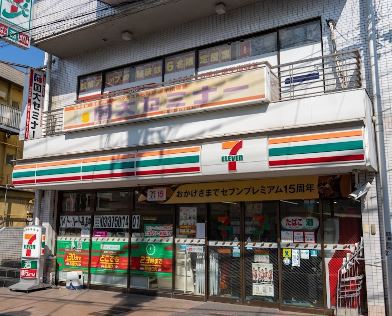 コンビニ　セブンイレブン（コンビニ）まで235m