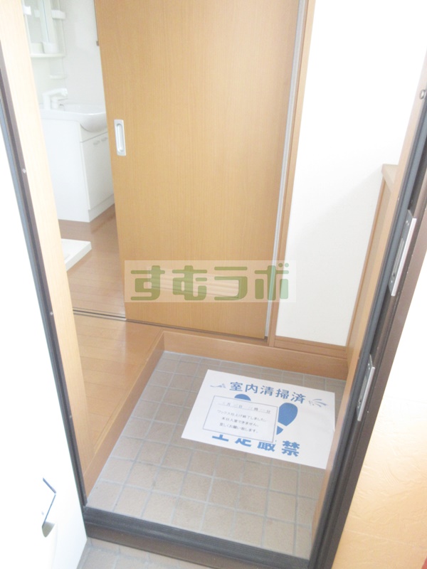 アヴァンセ岩切壱番館の玄関写真