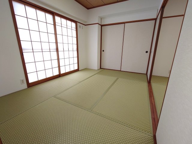 リバティー・サーラー千代ケ崎の居間写真
