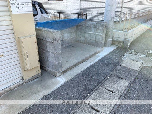 レオネクスト湯村の居間写真