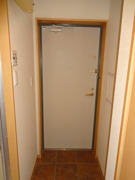 ＪＲ総武線 中野駅 徒歩10分 3階建 築21年の玄関写真