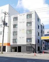 建物外観　エアコン完備で快適な人気の都市ガス物件でございます♪