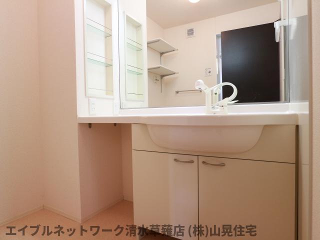 洗面設備　使いやすい洗面所です