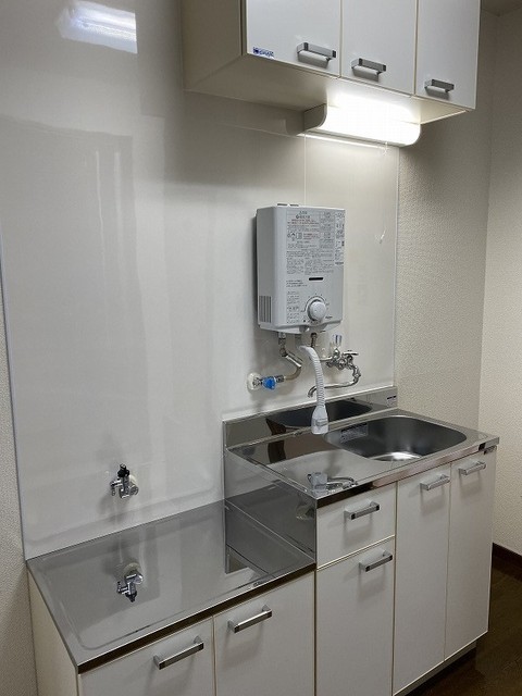 キッチン　湯沸し器付