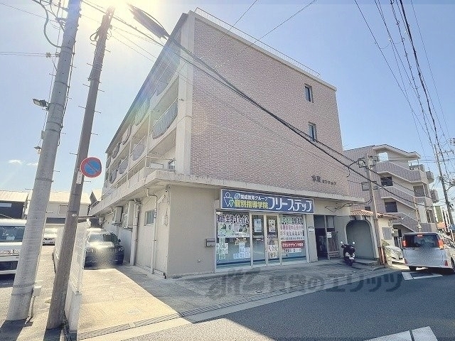 【城陽市寺田のマンションの建物外観】