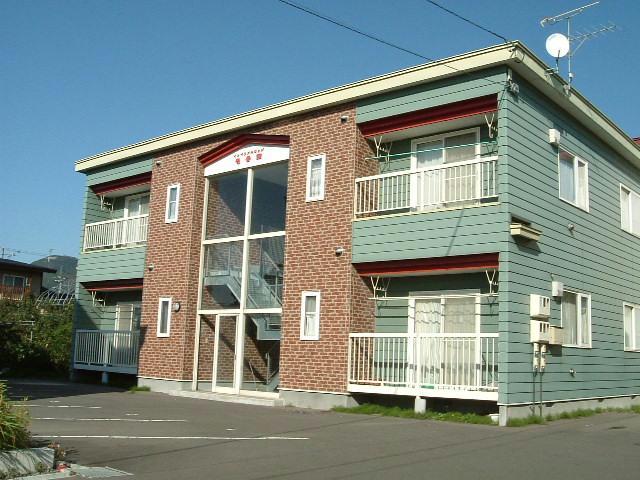 亀田郡七飯町本町のアパートの建物外観