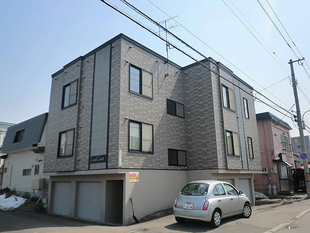 札幌市東区北四十三条東のアパートの建物外観