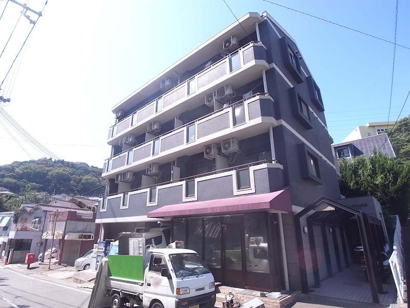 神戸市長田区雲雀ケ丘のマンションの建物外観
