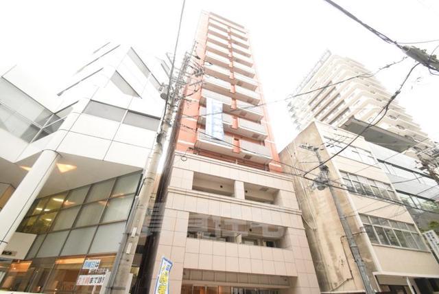 大阪市中央区本町のマンションの建物外観