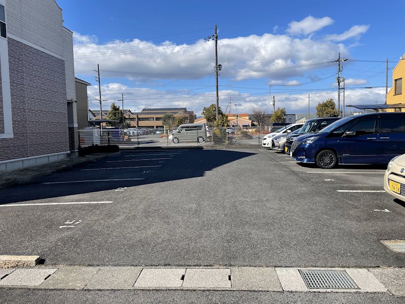 【シダーコンフォール壱番館の駐車場】