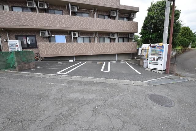 【八王子市大谷町のマンションの駐車場】