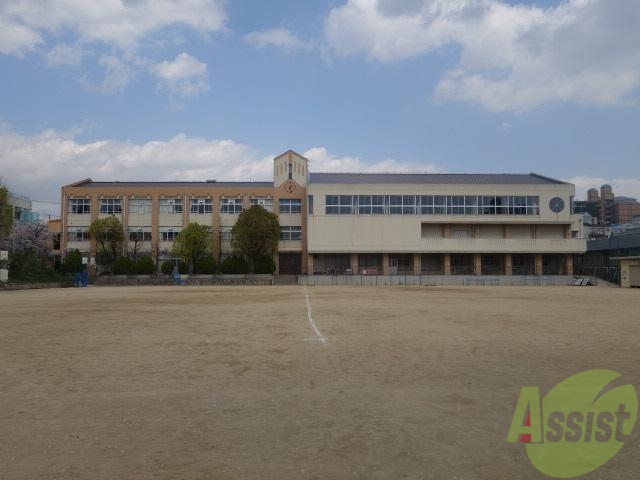 【神戸市東灘区岡本のマンションの小学校】