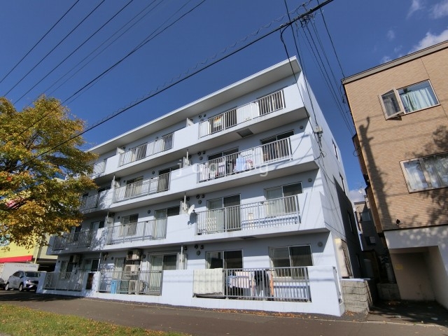 札幌市北区屯田七条のマンションの建物外観