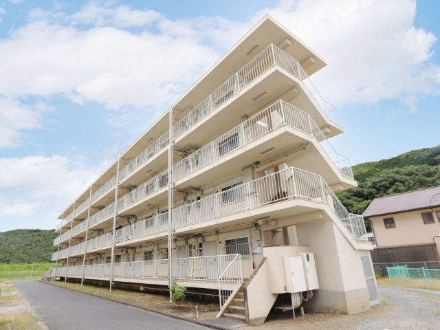 【玉野市八浜町大崎のマンションの建物外観】