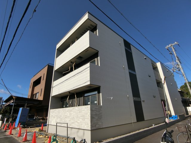 【フジパレス助松町2番館の建物外観】