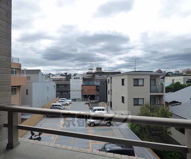 【京都市東山区小松町のマンションの眺望】