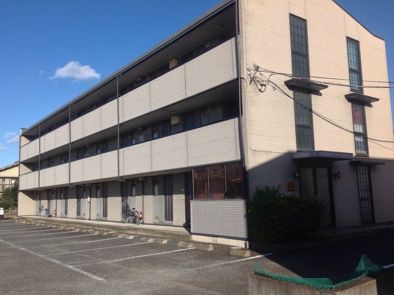 【太田市亀岡町のマンションの建物外観】