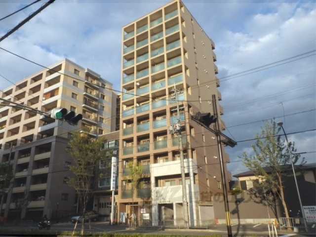 【ロイヤルシティ西大路の建物外観】