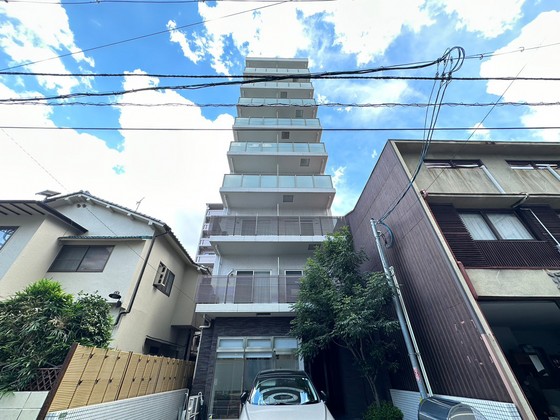 【広島市中区西十日市町のマンションの建物外観】