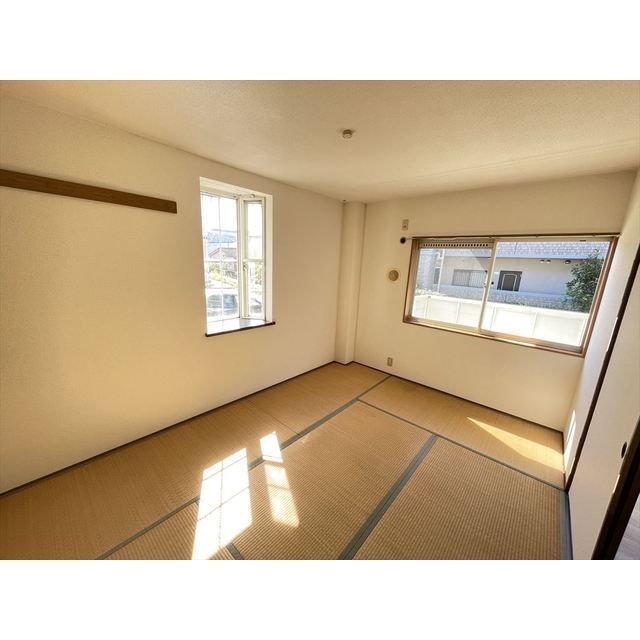 居室・リビング　※入居中のため、前回募集時の写真です。