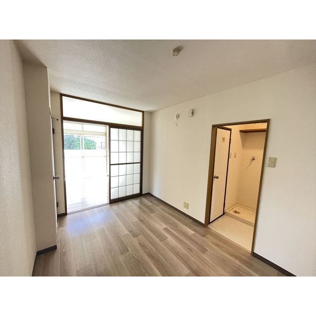 居室・リビング　※入居中のため、前回募集時の写真です。