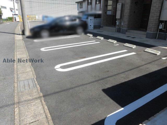 【エスポワールI（西之島）の駐車場】