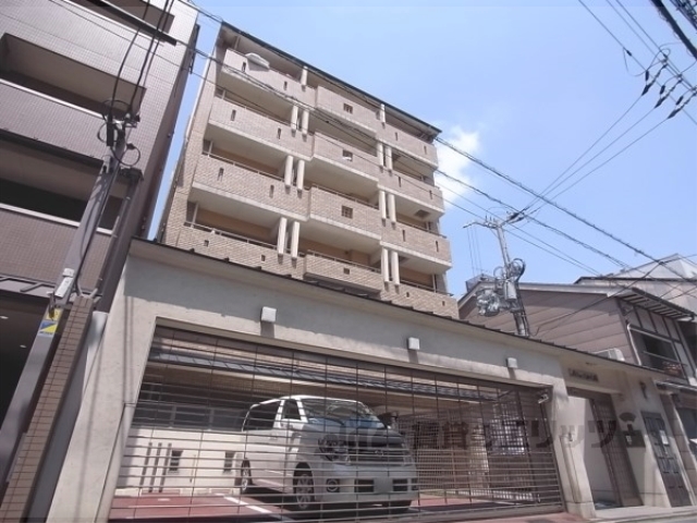 京都市東山区山崎町のマンションの建物外観