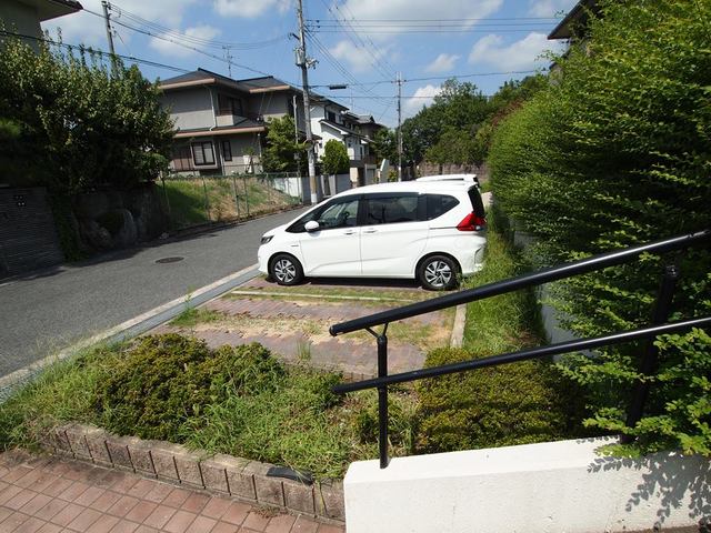 【ロイヤルガーデンＤの駐車場】