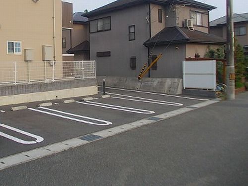 【エストアロッジオの駐車場】