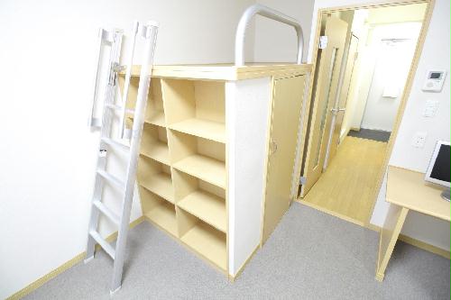 その他部屋・スペース　ベッド下には収納棚とクローゼット♪