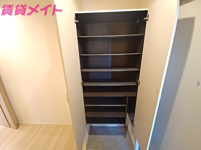 玄関　反転タイプ参考写真