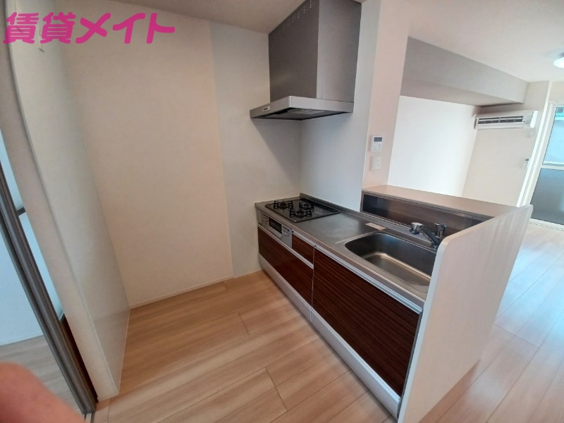 キッチン　反転タイプ参考写真