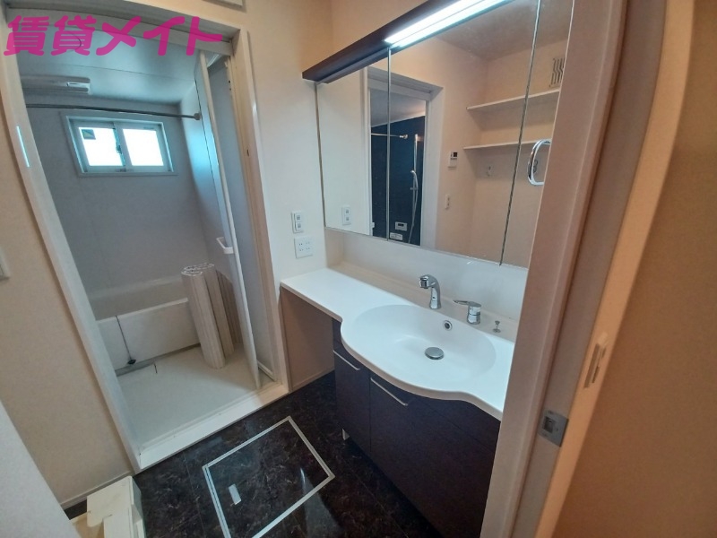 洗面設備　反転タイプ参考写真