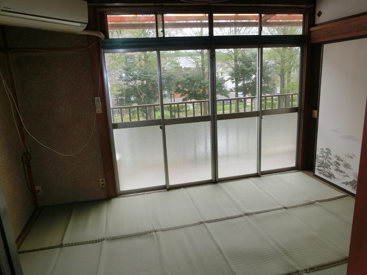 川崎アパートの居間写真