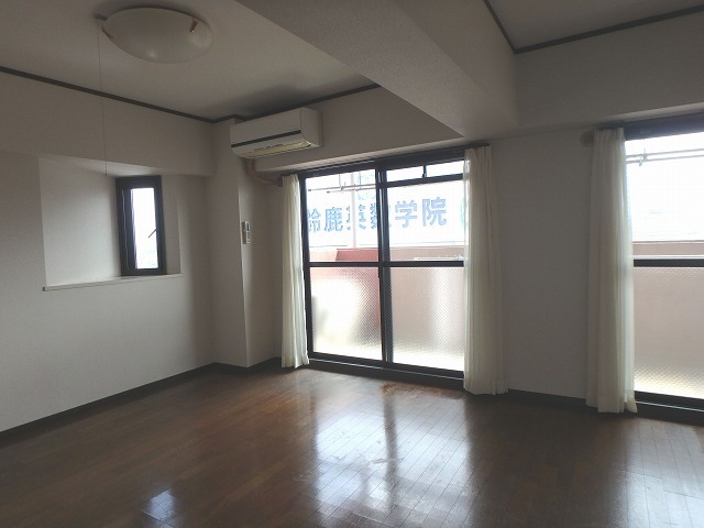 居室・リビング　広々とした１３．５帖のＬＤＫ