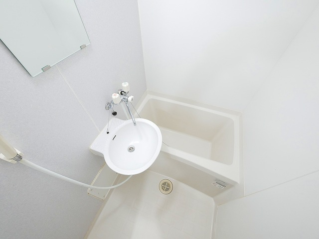 バス・シャワールーム　落ち着いた空間のお風呂です