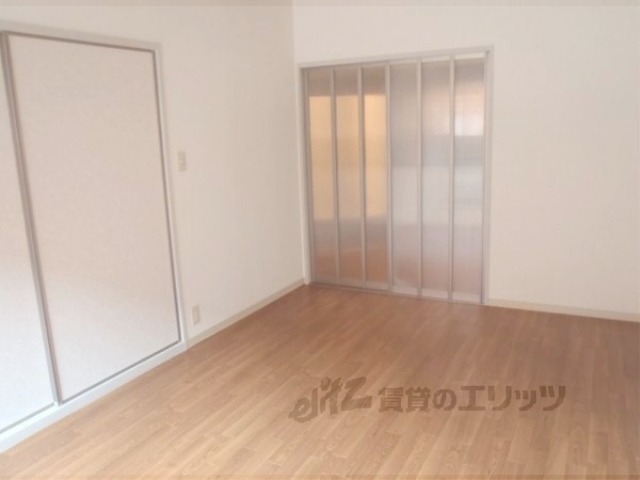 居室・リビング　広い居室です