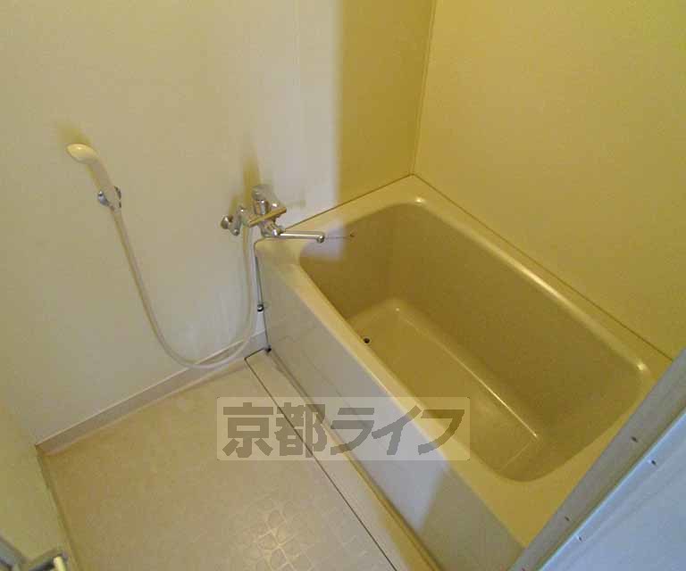 バス・シャワールーム　バスルームです。