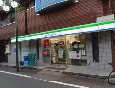 コンビニ　ファミリーマート 中目黒駅西口店（コンビニ）まで246m